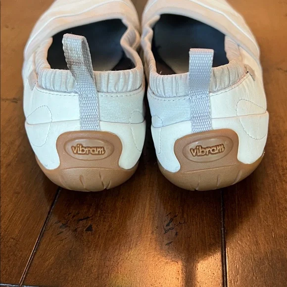 Merrell Women's Beige Slip-On Flats - Picture 3 of 7